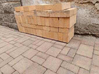 Šamotová cihla 250x124x64 mm ( konus) nepoužitá 50 ks - 2