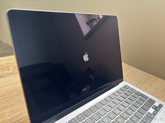 MacBook Air M3 16/256 - 2