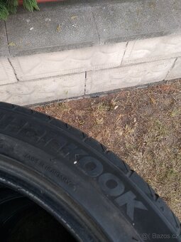 Prodám pneu  235/45 r18 - 2