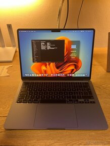 MacBook Air 13" M2 / 16GB RAM / 256GB HD / 8×CPU / Šedý - 2
