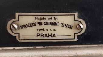 Krásný prvorepublikový starý telefon na kliku, štítek Praha - 2