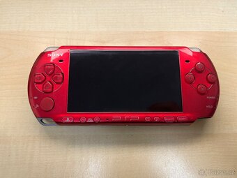 PSP 3000 speciální červená edice - 2