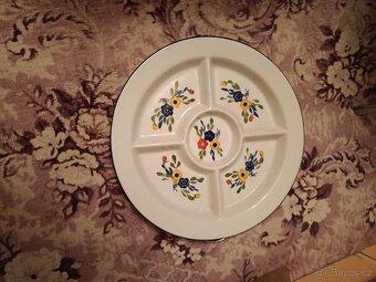 Kulatý dělený tác - 2