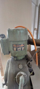 Spodní frézka s podavačem - 2