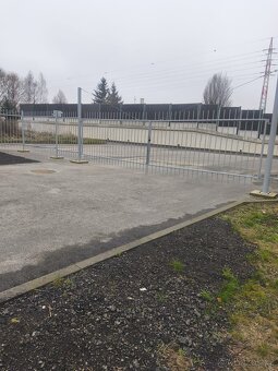Zpevněná oplocená plocha - 2