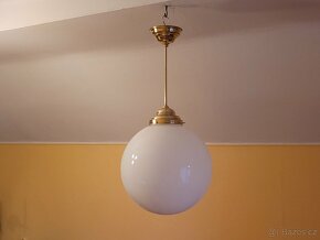 mosazný lustr, velká bílá koule 40 cm, až 2 kusy - 2