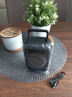 Přenosný reproduktor - 2