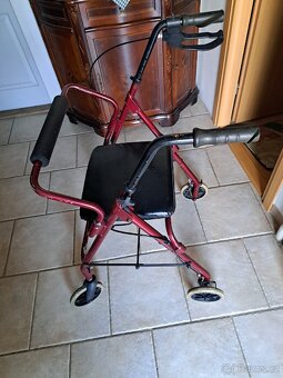 Invalidní chodítko - 2