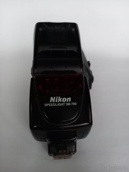 Nikon blesk SB-700 - 2