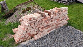 Staré cihly za odvoz - 2