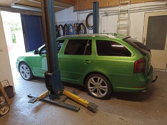 Dvouslopový zvedák - 2