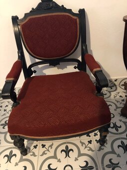 Starožitná křesla a stolek - 2