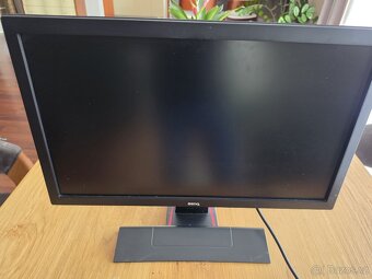 Starší PC bez HDD/SDD + Monitory - 2