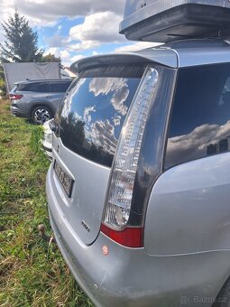 Mitsubishi Grandis - 2
