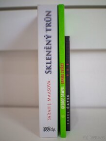 Knihy Skleněný Trůn, Farma Zvířat a R.U.R. - 2