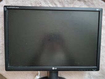 LCD Monitor s VGA 23" pro starší PC, kamery, atd - 2