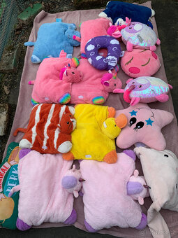 Sbírka plyšáků - přes 400 kusů, dále set Furby 2005 - 2