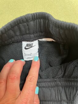 Černé tepláky NIKE - 2