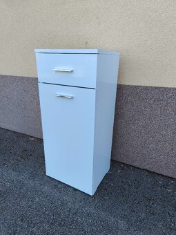 Koupelnová skříňka AQUALINE s prádelním košem - 2