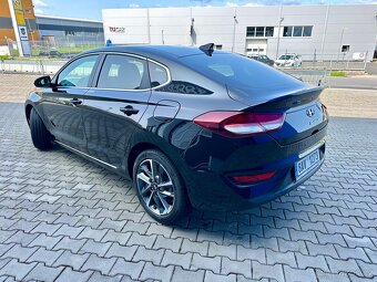 Hyundai i30 Fastback 1.5T-GDI 117KW MHEV DCT ZÁRUKA - 2