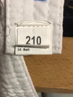 Prodám judo kimono, velikost 210. Použité několikrát. - 2