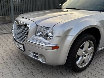 Chrysler 300C 5.7 hemi 250kw - 340PS 4x4 - touring, rok 2005 - 2