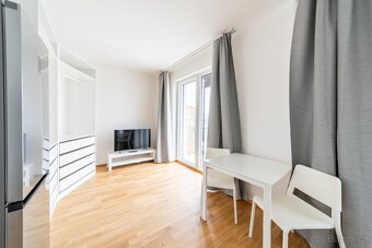 Кімната з пропискою для пари або 2 дівчат — Vysočany - 2