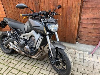 Yamaha MT09 - 2