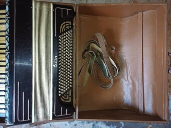 Akordeon, harmonika, historická pianovka Laun - 2