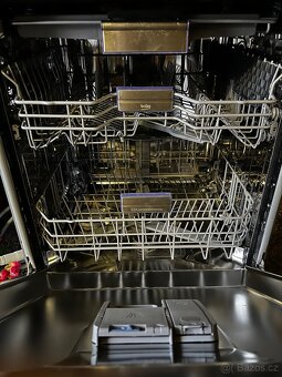 Myčka nádobí Beko BDFN26648XC - 2