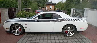 Dodge Challenger 6.4 SRT manuál - 2