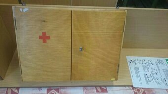 Sběratelská retro dřevěná lékárnička skřínka - 2