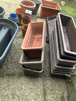 Květináče s truhlíky - 2