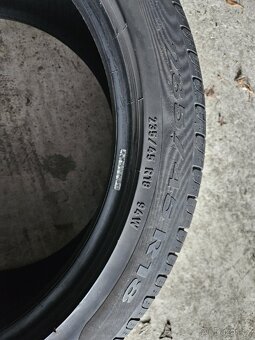 1ks Letní pneu 235/45R18 Pirelli - 2
