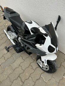 BMW 1000RR na baterku s nosností do 30 kg - 2