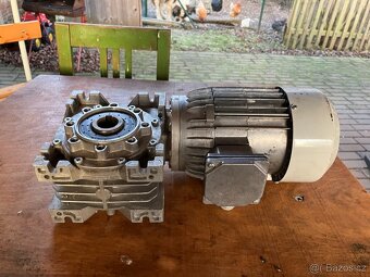 Elektromotor 0,37 kW třífázový , 1400 ot/min - 2