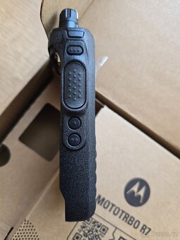 Vysílačka Motorola Mototrbo R7 FKP BT WIFI GNSS - 2