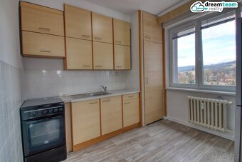 Příjemný byt 2+1 s obrovským balkónem v centru Rožnova - 2