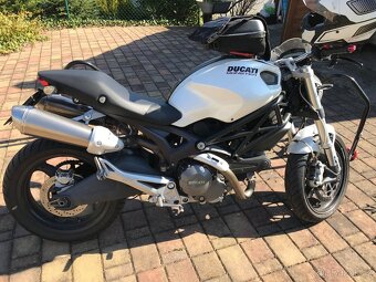 Ducati Monster 696 - 2