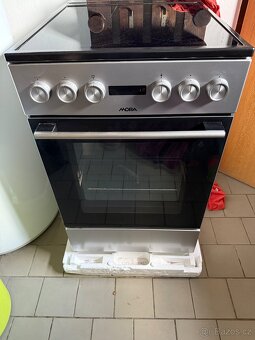 Elektrický sporák zn. Mora C 5245 DS s sklokeramickou deskou - 2
