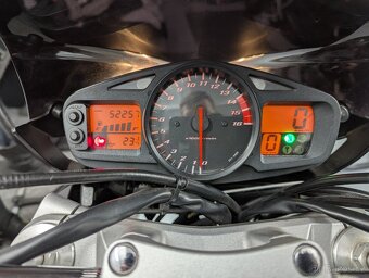Suzuki GSR 600 - 2