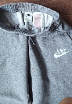 2 ks dětské tepláky Nike vel. L 147/158 - 2