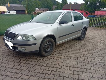 Prodám náhradní díly na škoda Octavia 2, 1.6 75 kW, sedan, r - 2