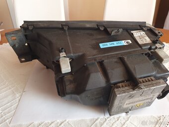 Xenonový světlomet pravý Octavia 1 - 2