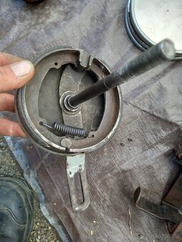 Štít brzdy - možná ČZ - 2