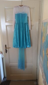 Modré šaty s vlečkou - 2