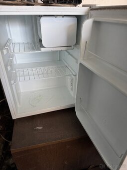 Prodám malou ledničku s mrazákem zn. Profesor - 2