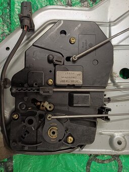 Zamek dveří Volkswagen Transporter T5 - 2