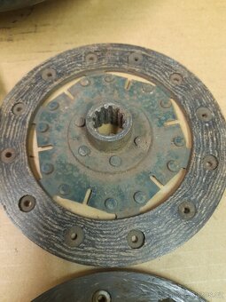 TRABANT TALÍŘ SPOJKY A LAMELY. - 2