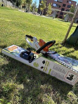 Nové AKU nůžky na živý plot STIHL HSA 40 SET - 2